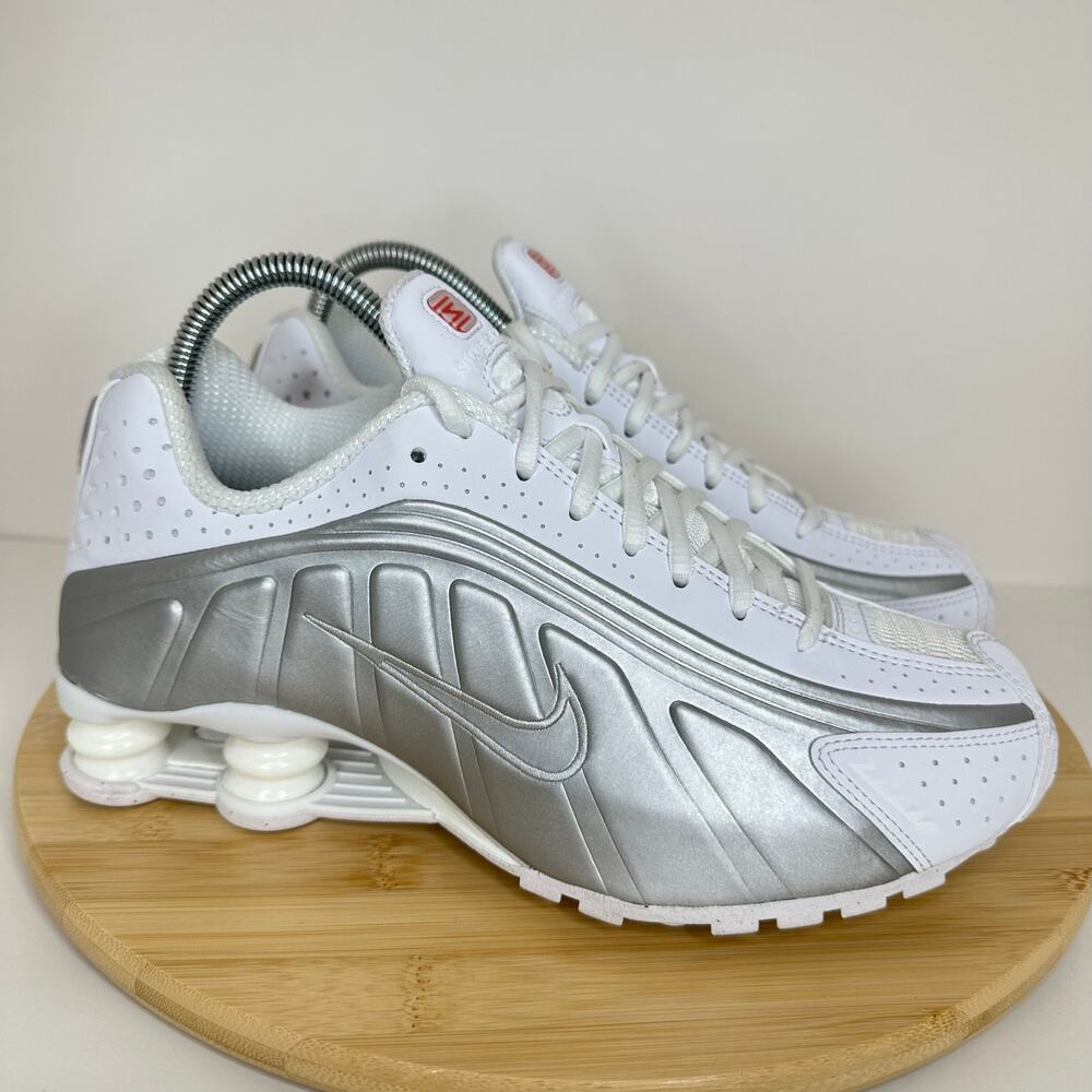 Nike Shox R4 Sneaker Shoes White Silver AR3565 Womens Size 8 NWOB